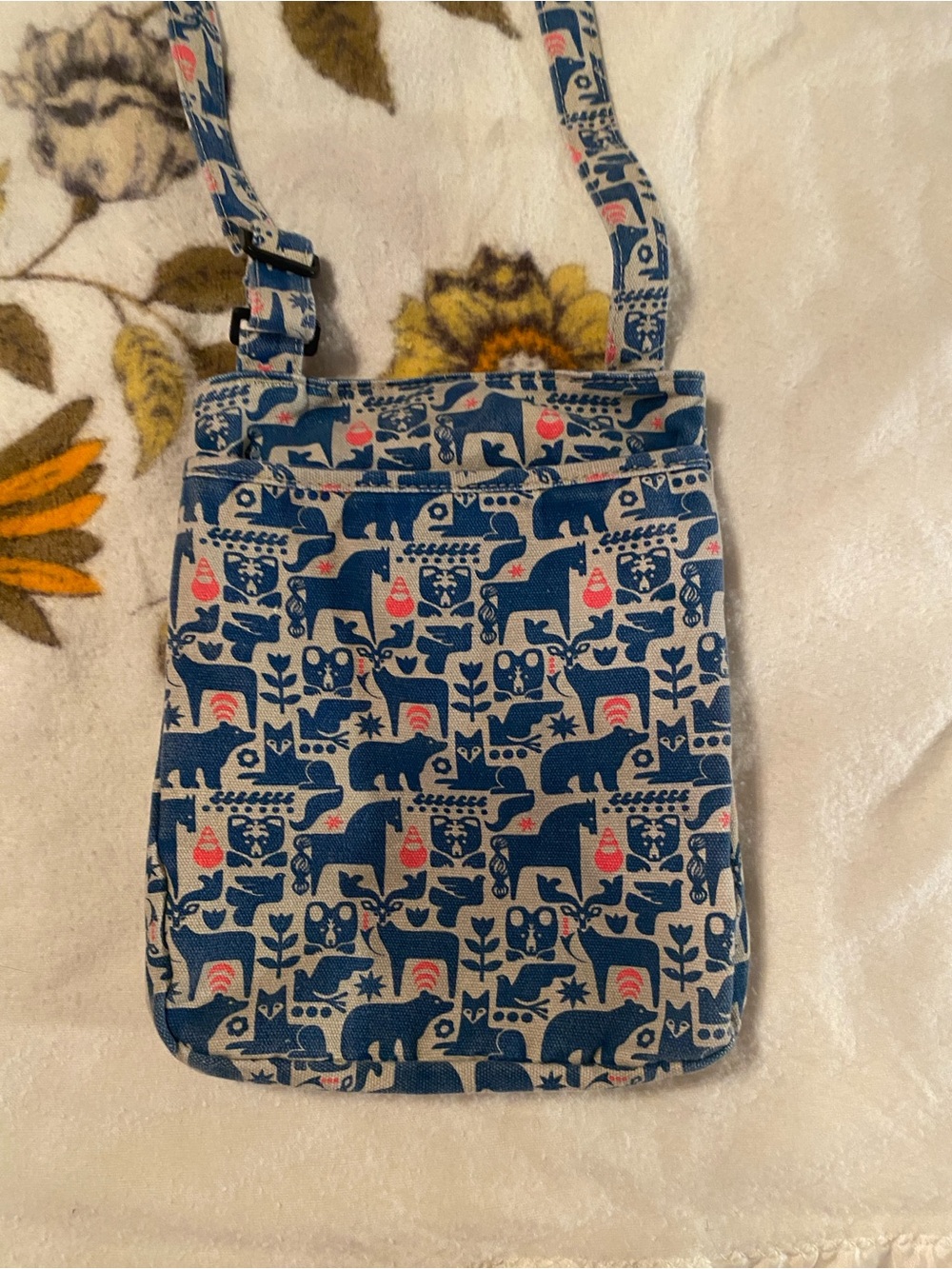 Kavu Keeper Crossbody Bag Cozy Critters Print - Picture 6 of 8